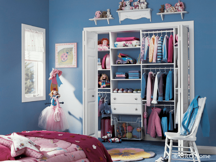 A white laminate reach in closet system in a kids bedroom | Innovate Home Org