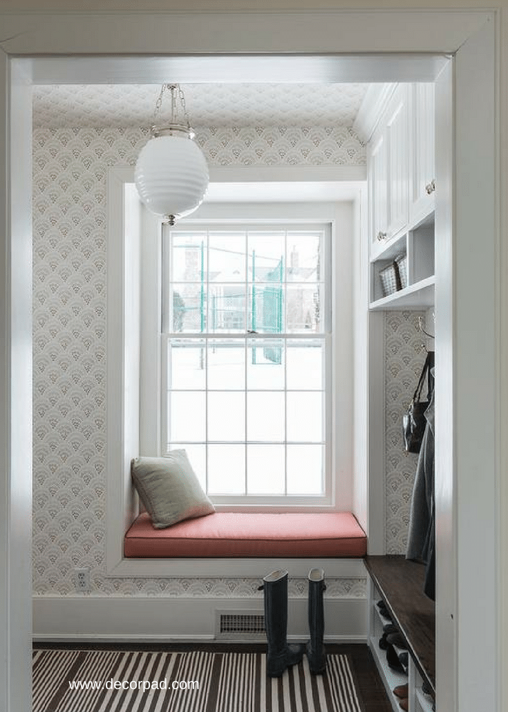 Window seating inside of a mudroom | Innovate Home Org Columbus Ohio 