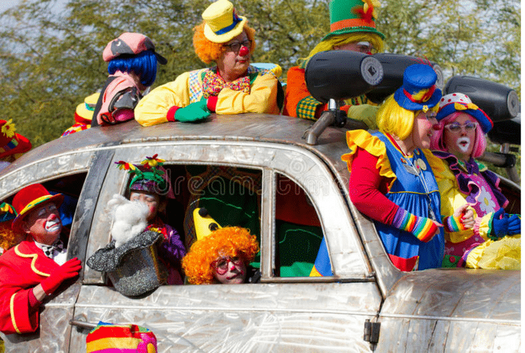 Clowns in Volkswagen www.dreamstime.com