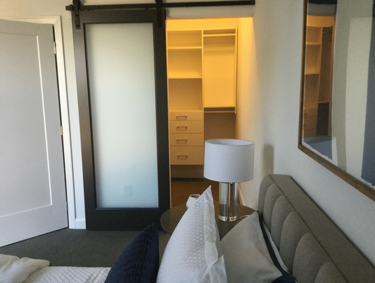 Sliding barn door for accesible closet | Innovate Home Org | #AccessibleCloset #ClosetDoor #SlidingBarnDoor