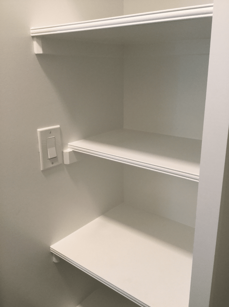 Shleves which don't adjust in a custom closet | Innovate Home Org | #ShelvingStorage #AdjustableShelving #CustomClosetShelving