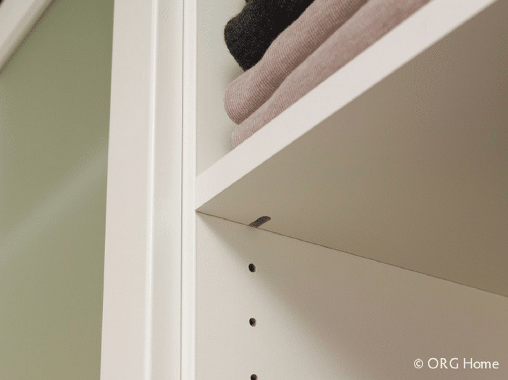 Adjustable shelving for a mudroom or entryway | Innovate Home Org | Columbus, OH | #AdjustableShelves #OrganizationTips #MudroomDesigns 