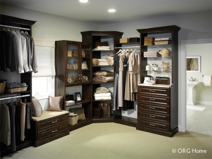 Angled corner in a Columbus custom closet | Innovate Building Solutions | Innovate Home Org | #CornerShelves #ClosetSystems #FloorSystem