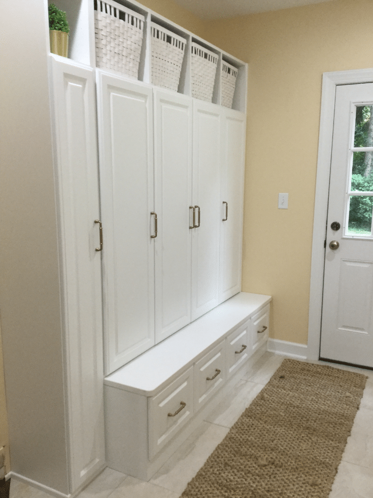 Organized mudroom in Bexley Ohio | Innovate Home Org | Innovate Building Solutions | #MudroomStorage #OrganizedMudroom #BexleyOhio #EntrywayStorage