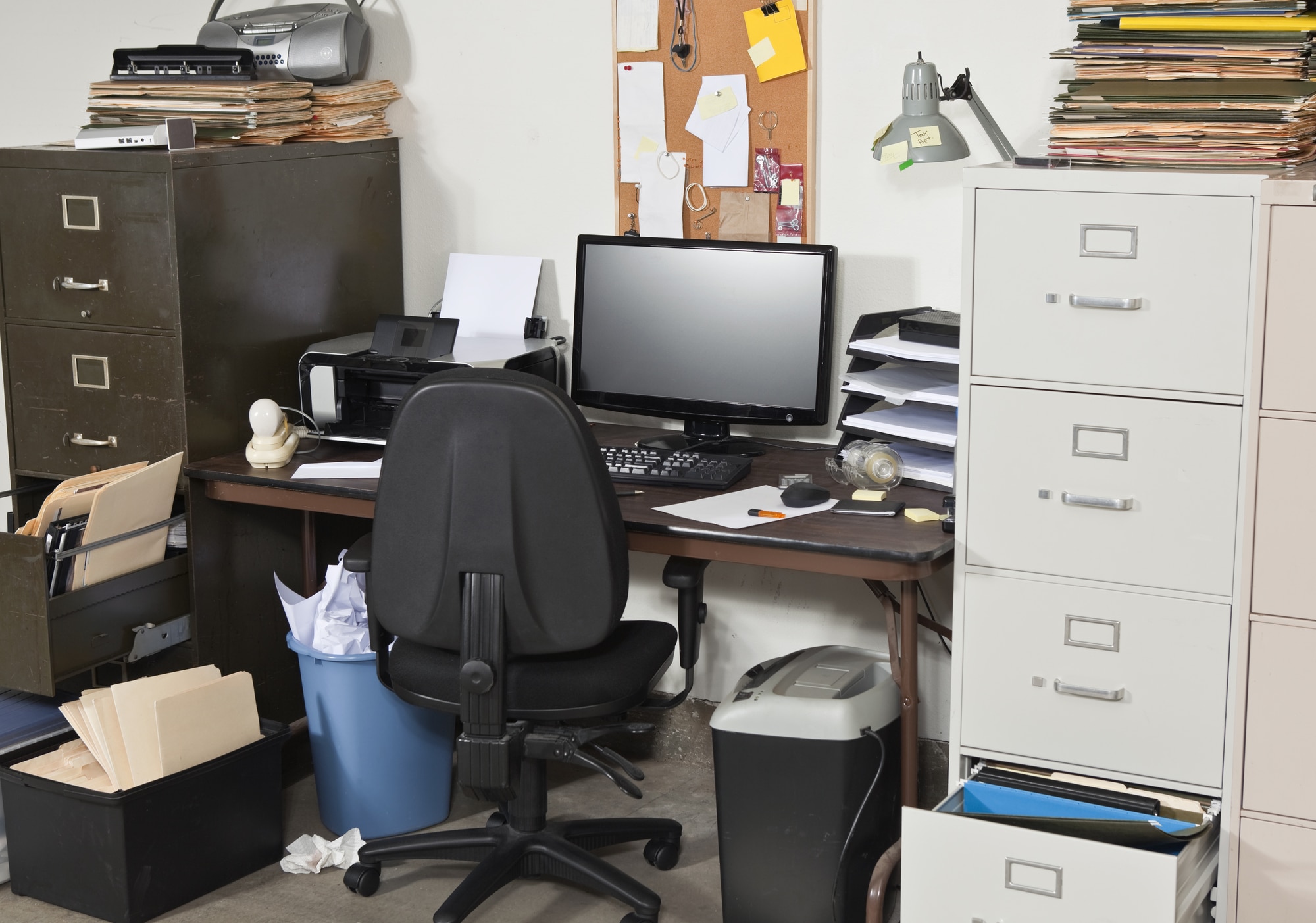 A messy home office | Innovate Home Org | #MessyOffice #homeoffice #StorageOffice 