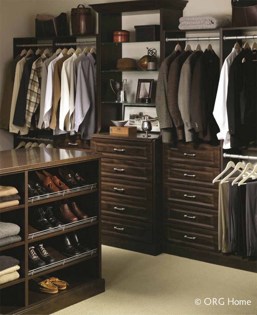 Laminate closet with a traditional wood grain look in a raised panel design Columbus Ohio | Innovate Home Org | #CustomCloset #OrganizationSystems #LaminateCloset 