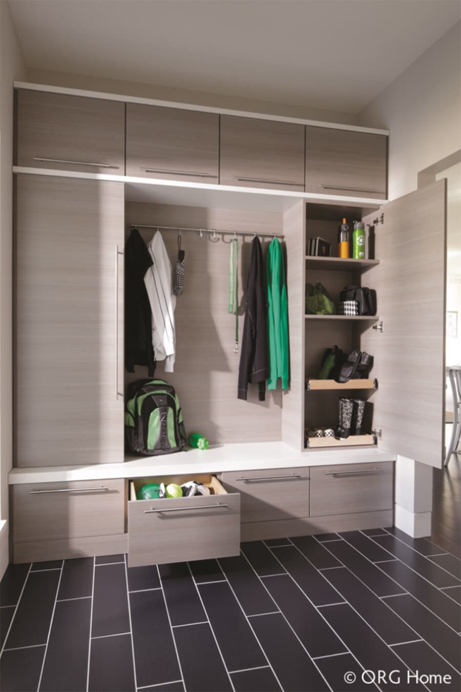 Custom mudroom with pull out drawers Blacklick Columbus Ohio | Innovate Home Org | #CustomStorage #ClosetStorage #EntrywayStorage #Mudroom