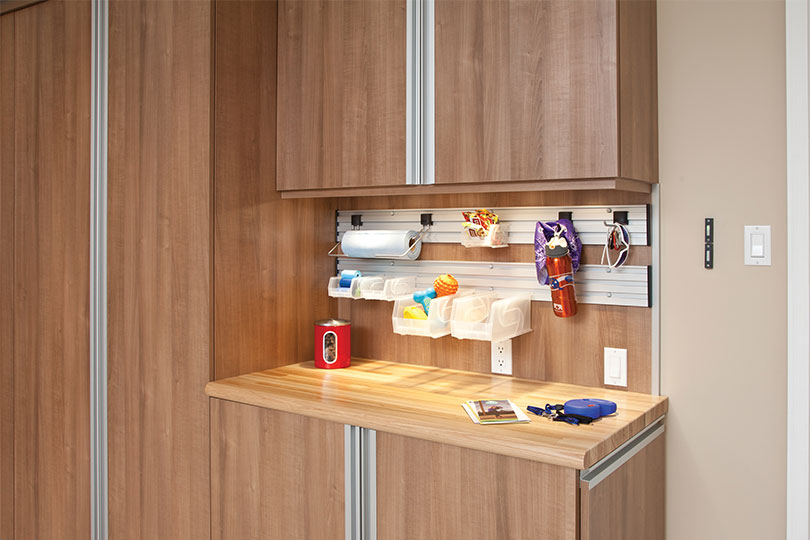 https://innovatehomeorg.com/wp-content/uploads/2020/08/Image-3-Workbench-slatwall-and-a-back-panel.jpg