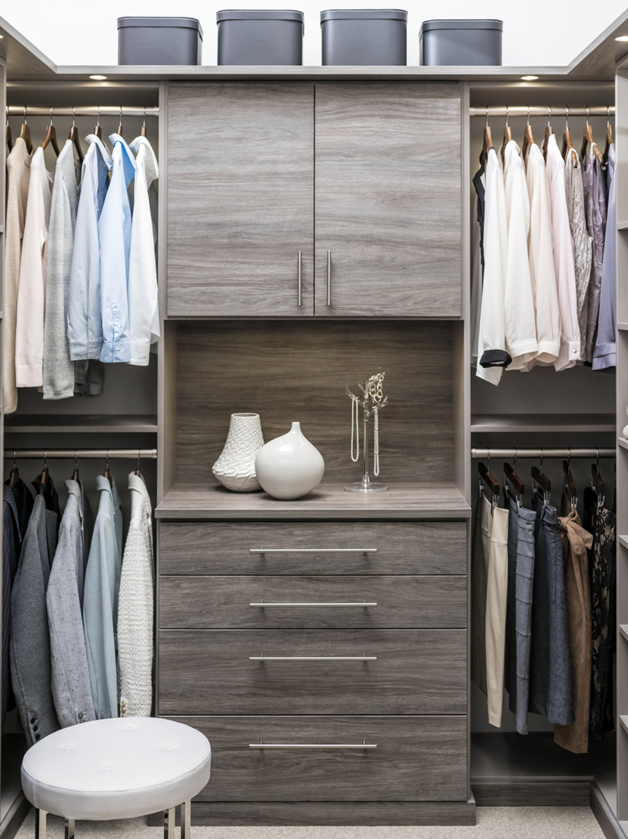 custom laminate back panel in a custom columbus closet system | Innovate Home Org | #CustomStorage #ColumbusClosets #DublinOH #UpperArlington #Blacklick