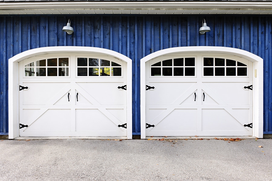 Design flaw 6 stylish carriage style garage door | Innovate Building Solutions | Innovate Home Org  | #GarageStorage #StylishGarages #GarageDoors