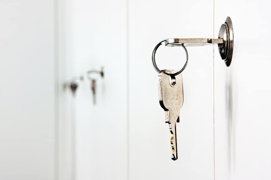 3 do buy garage cabinets with locks to protect kids grandkids | Innovate Home Org | #CustomStorage #KeyLock #Lockedcabinets