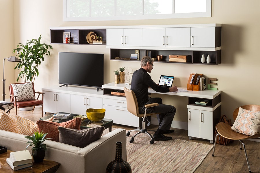 built in home office desk and cabinetry columbus ohio | Innovate Building Solutions | Innovate Home Org | #HomeOffice #DeskSpace #Cabinetry 