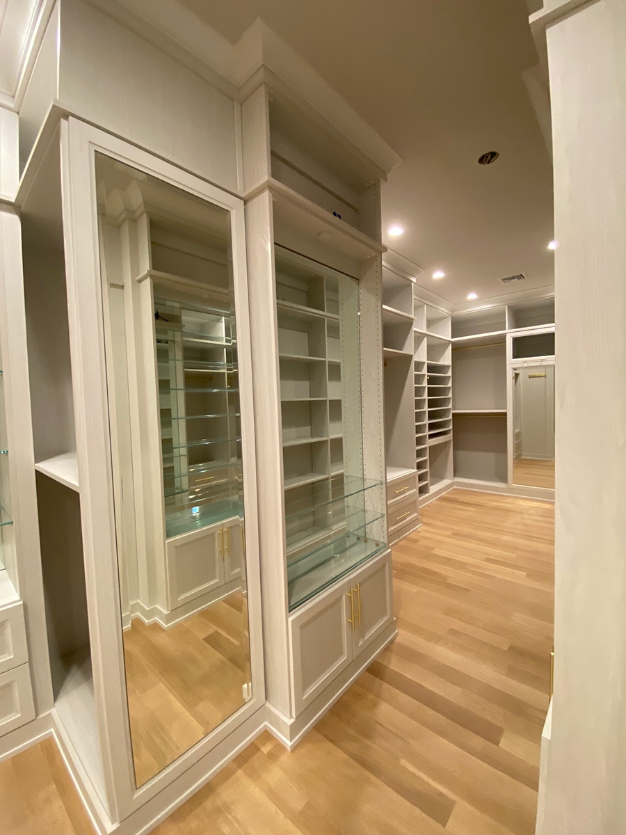 4 inch base trim custom closet image credit Boutique Closets and Cabinetry | Innovate Home Org | #CustomStorage #OrganizationSystem #StorageSolutions