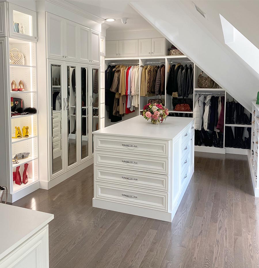 Khloe Kardashian's closet  Closet decor, Luxury closet, Closet designs