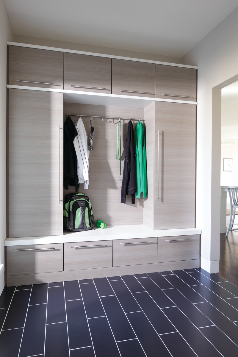 laminate mudroom does not repainted | Innovate Home Org | Columbus, OH | #Mudroom #Entryway #ClosetSystem #OrganizationSystems