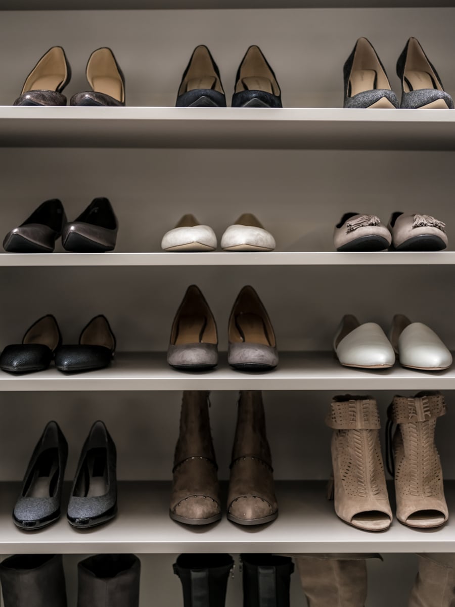 https://innovatehomeorg.com/wp-content/uploads/2021/04/Dont-2-adjustable-shoe-shelves-small-closet-Worthington-Columbus-Ohio.jpg