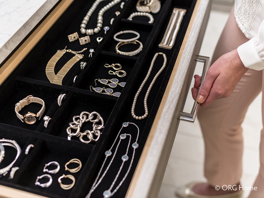 Feature 10 velvet closet jewelry drawer tray Powell ohio | Innovate Home Org | #Jewlery #Storage #JewelryDrawer 