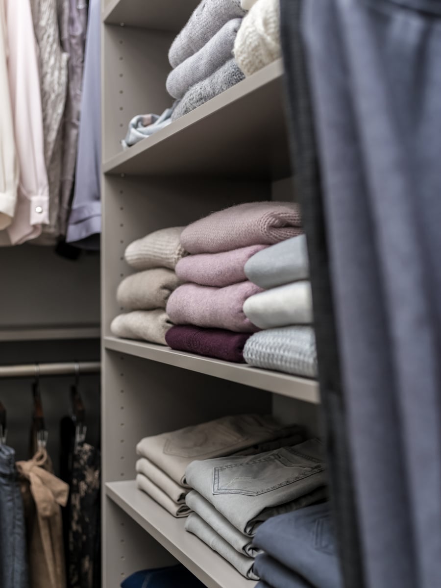 Feature 6 solving problem of bad closet corners shelves adjascent to hanging | Innovate Home Org | #HangingClothes #ClothesHanger #StorageOptions #AdjustableShelving