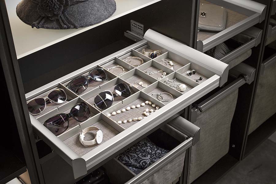 Trick 3 partial privacy closet drawers without drawer fronts | Innovate Home Org #ClosetSystem #Organization #DrawerFronts