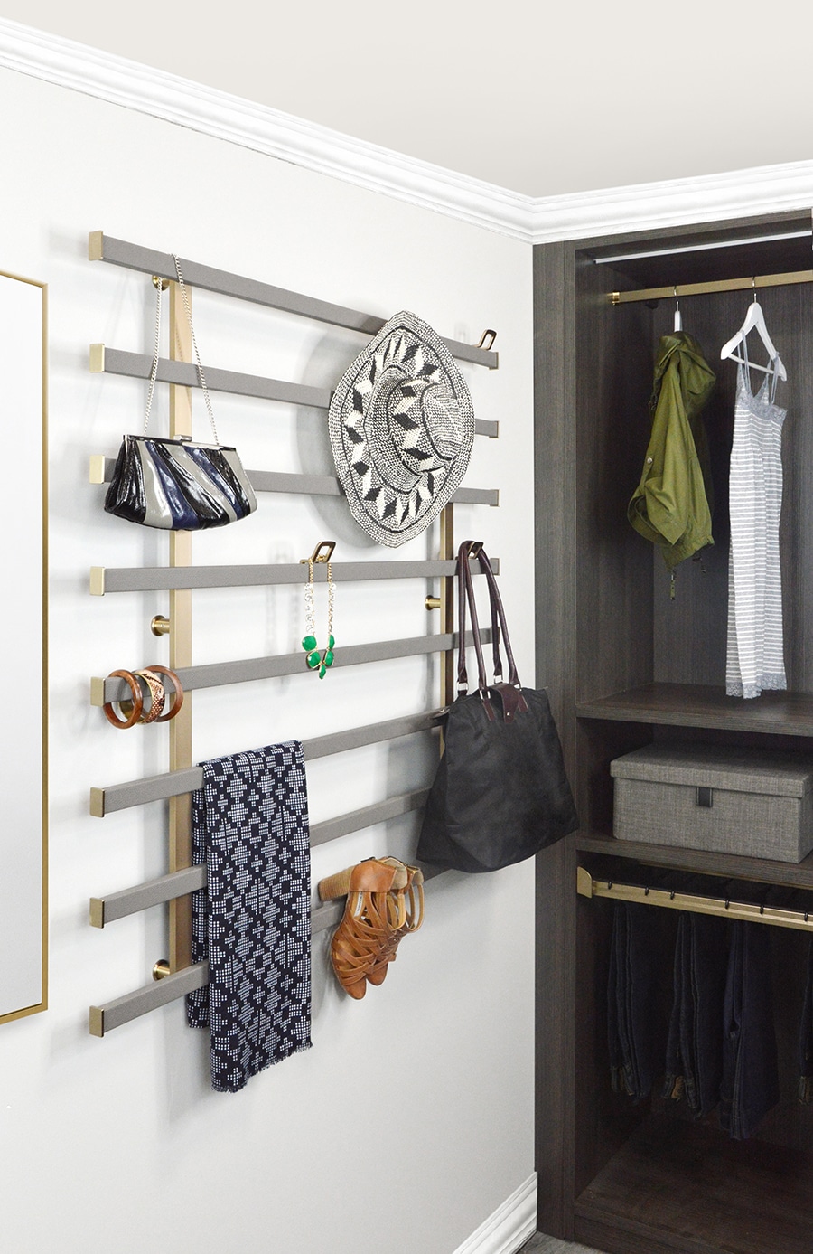 Trick 8 fashionable behind the door wall storage | Innovate Home Org #CustomStorage #OrganizationSystem #WallStorage 