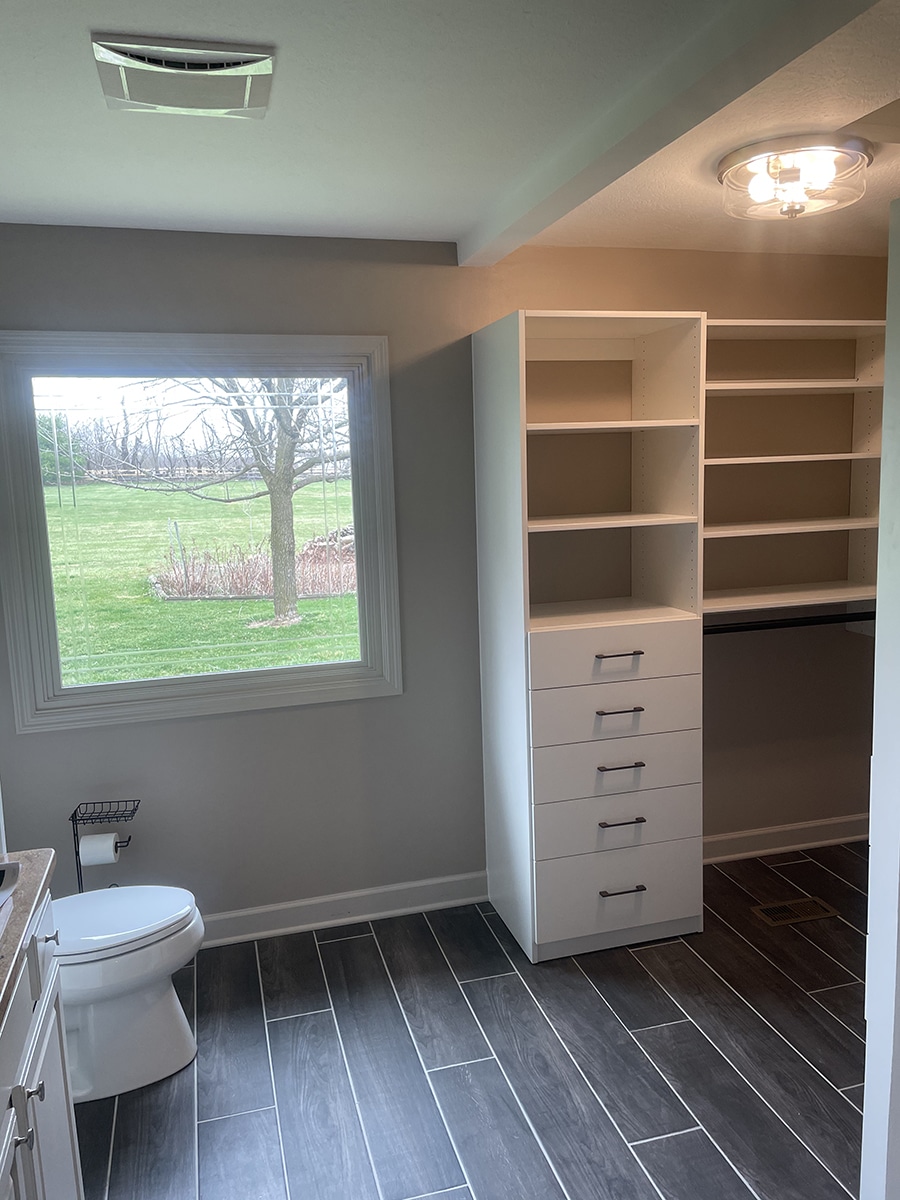 Idea 1 a mix of floor based and wall hung closet sections Hilliard Columbus Ohio | Innovate Home Org | Dublin, OH #CustomCloset #OrganizationSystem #WallHungCloset #FloorBased 