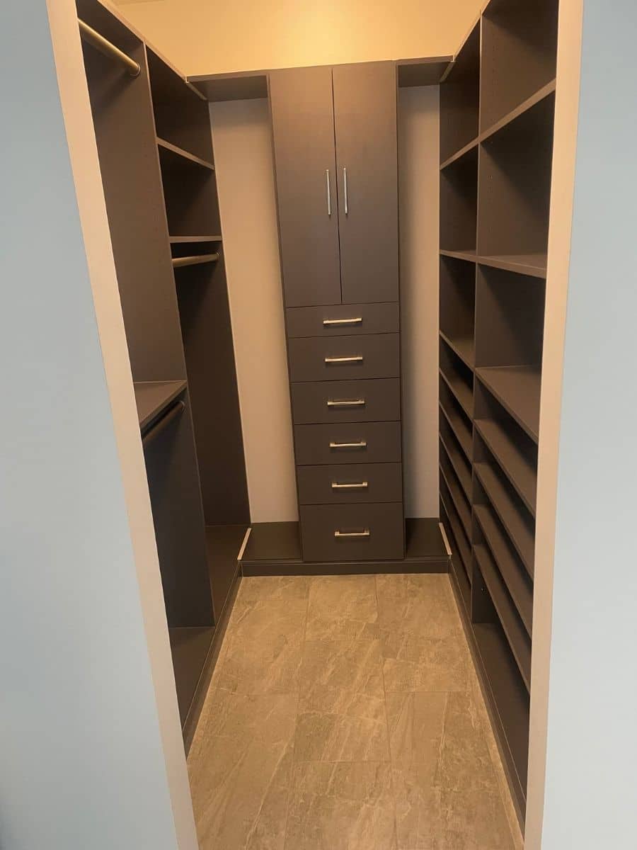 Tip 9 bridge shelves in a custom closet design Pataskala ohio .HEIC | Innovate Home Org #ClosetShelves #ClosetOrganization #ClosetDesign