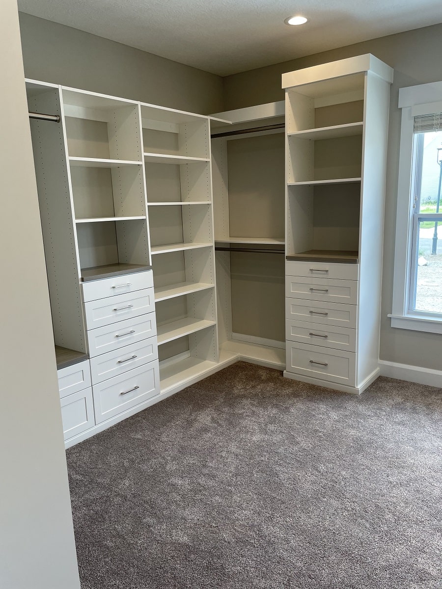 Pro 4 straight crown molding shaker closet Pataskala Columbus Ohio | Innovate Home Org #CustomCloset #CustomClosetDesign #3DClosetDesign