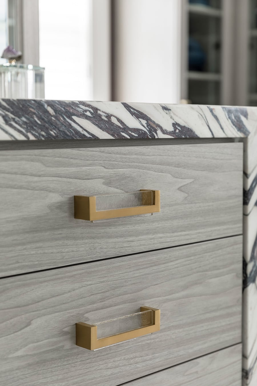Section 3 feature 5 cool hardware credit Patty Miller - P Miller Luxury Closets - Innovate Home Org, Home Custom Storages, Custom Walk In Closets, Walk In Closet Shelves And Drawers, Closet Storage Hardware