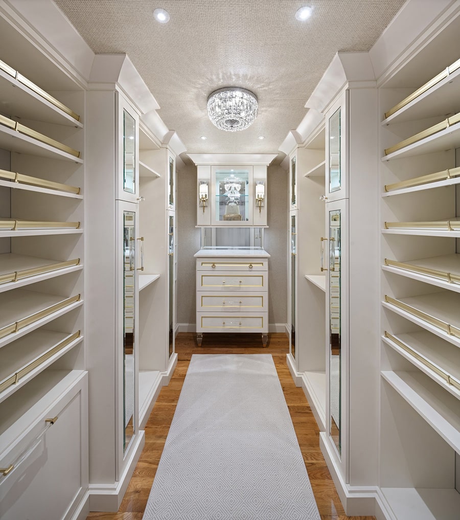 Overrated closet 2 upscale closet with crown molding credit Timeless Closets - Innovate Home Org, Luxury Home Closets, Custom Walk In Closet Designs, Modern Home Storage Ideas, Closet Shelves And Drawers
