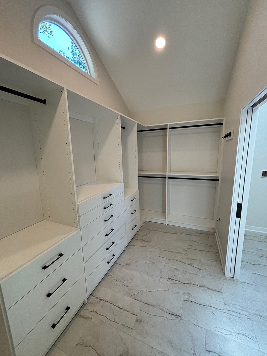 Overused feature 4 matte black rods pulls - Innovate Home Org, Stylish Walk In Closets, Home Storage Upgrades, Closet Design Ideas, Modern Closet Concepts